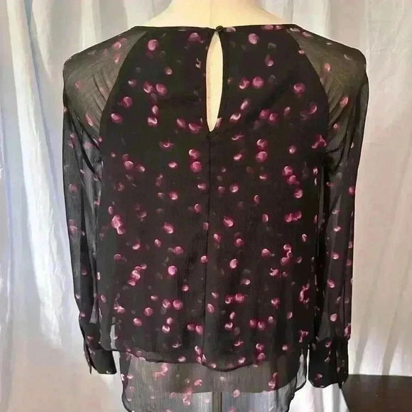 Women’s Sz Small Flowy Black Floral LS Blouse. Layers. 1-button Back Closure - Picture 4 of 7